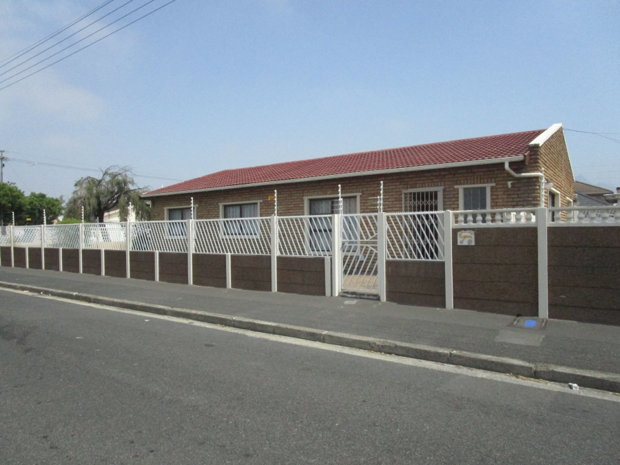 3 Bedroom Property for Sale in Athlone Western Cape